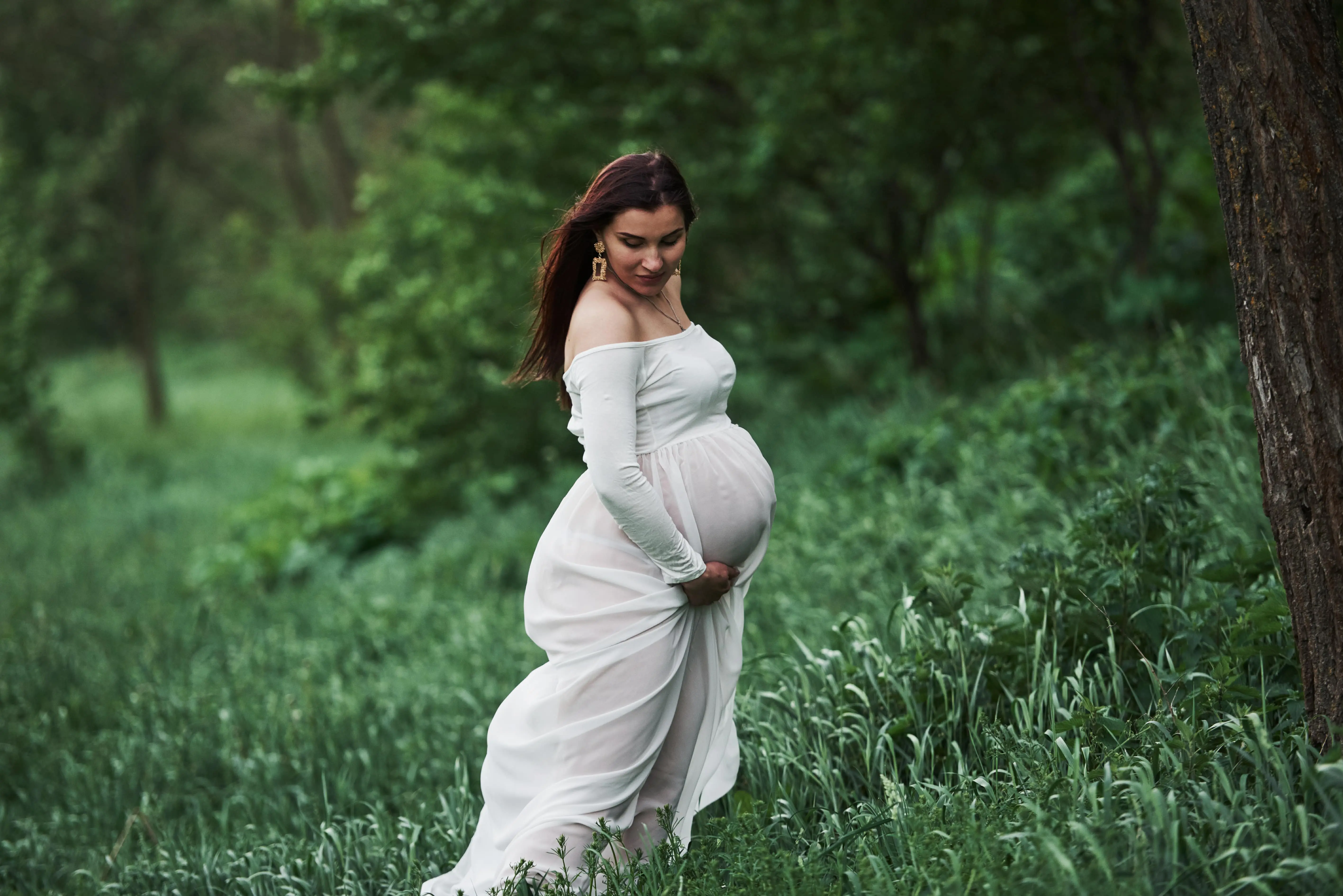 photo of pregnant woman taking photoshoot in nairobi kenya